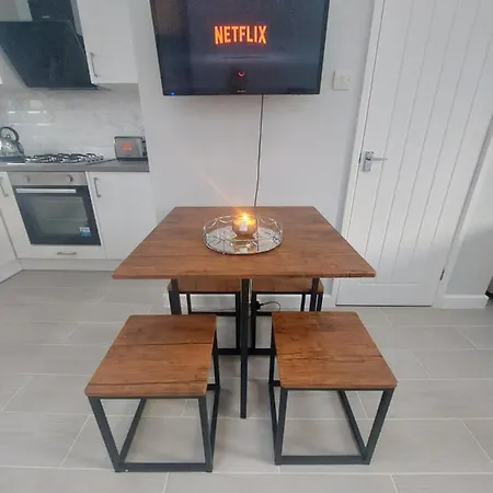 New, Stylish Studio Flat With Private Patio And Free On-Street Parking Check Out At 11Am Борнмут Экстерьер фото
