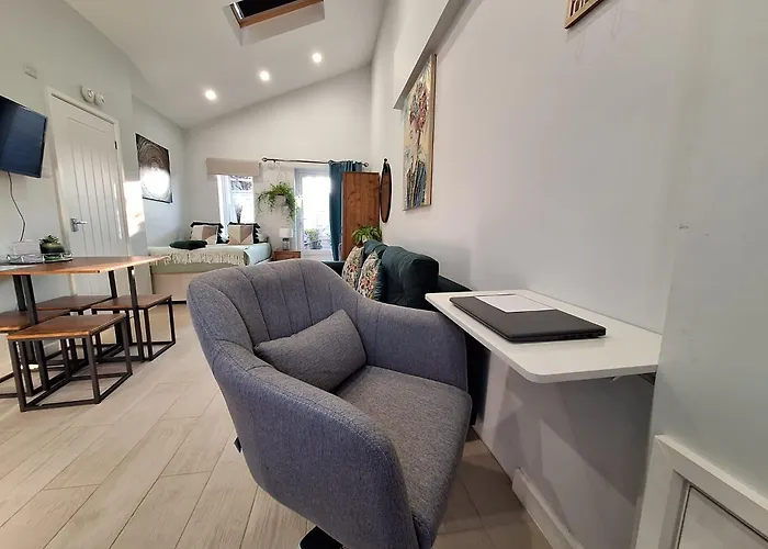 New, Stylish Studio Flat With Private Patio And Free On-Street Parking Check Out At 11Am