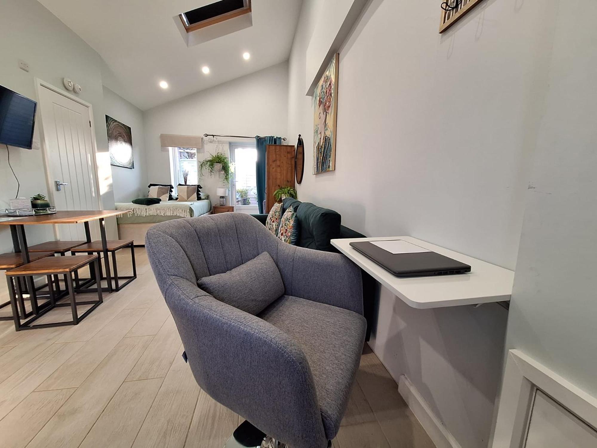 Appartement New, Stylish Flat With Private Patio And Free On-street Parking Check Out At 11am Bornemouth